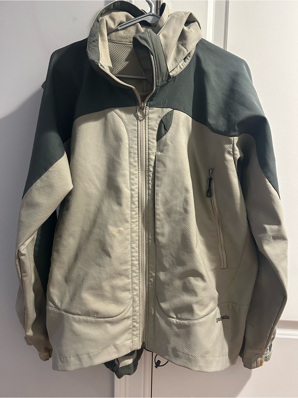 Patagonia early 2000Men's Two-Tone Hooded Jacket in Light Khaki and Olive size m